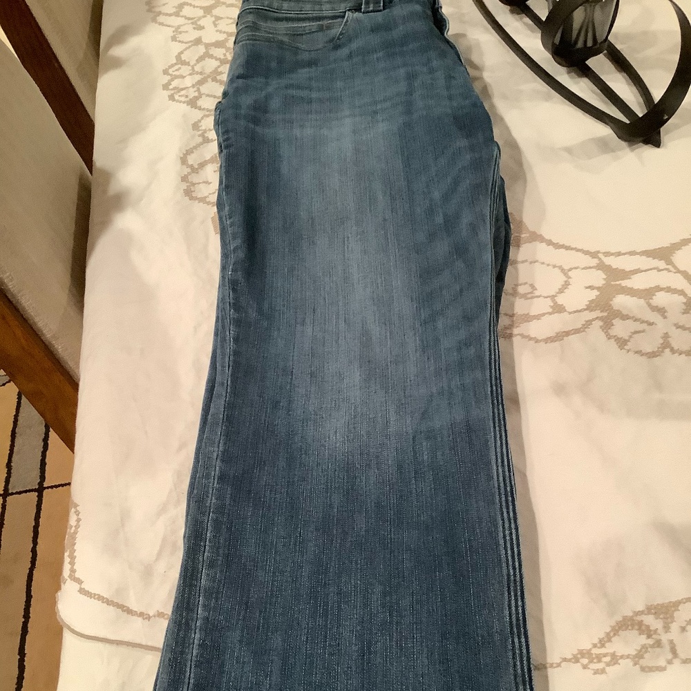 Men’s medium blue Duluth Trading jeans